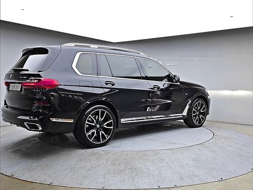 BMW X7 xDrive 40i M Sport 7STR — пробег 26 867 км — фото 4 из 5