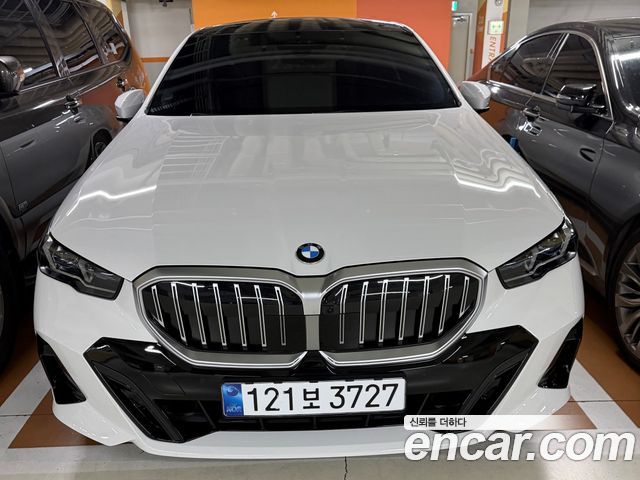 BMW 5-Series 520i M Sport — пробег 3 500 км — фото 1 из 5