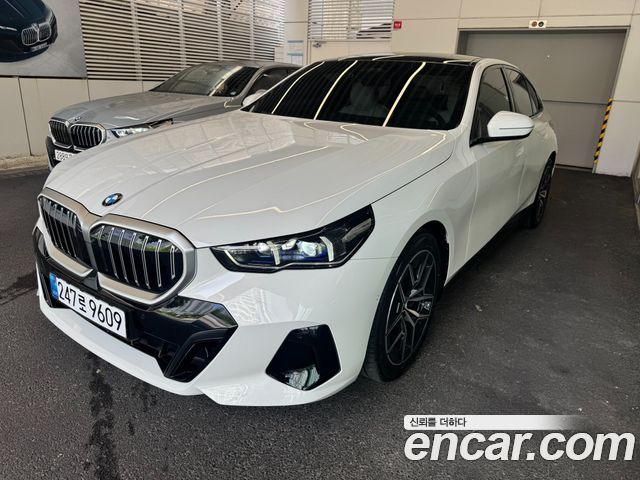 BMW 5-Series 520i M Sport — пробег 3 641 км — фото 2 из 5