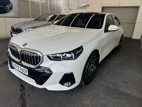 BMW 5-Series 520i M Sport — пробег 3 641 км — фото 2 из 5
