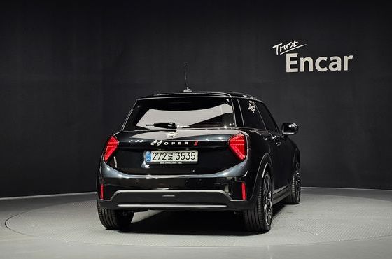 Mini Cooper Favoured — пробег 4 545 км — фото 4 из 5