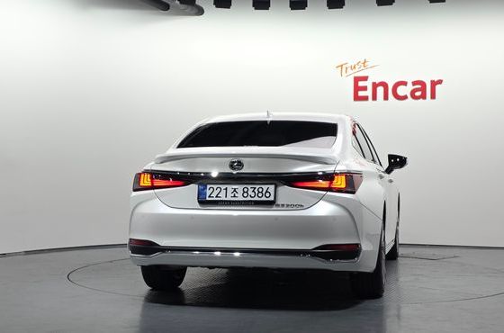 Lexus ES Executive — пробег 18 121 км — фото 4 из 5