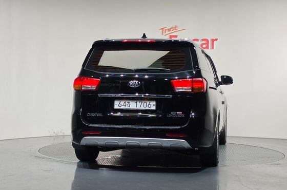 Kia Carnival Gasoline 7-seater Limousine President — пробег 154 680 км — фото 4 из 5