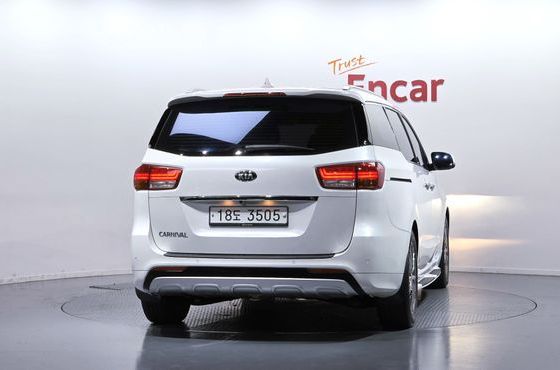 Kia Carnival 9-seater Noblesse — пробег 83 947 км — фото 4 из 5