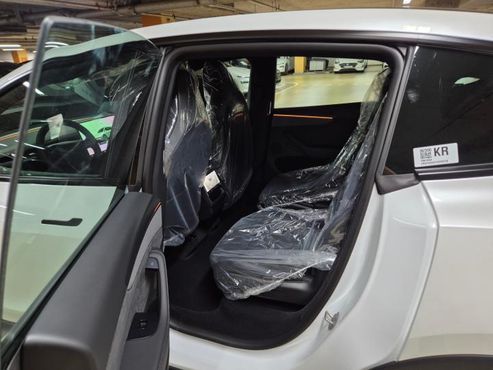 Tesla Model Y L Long Range AWD — пробег 1 км — фото 4 из 5
