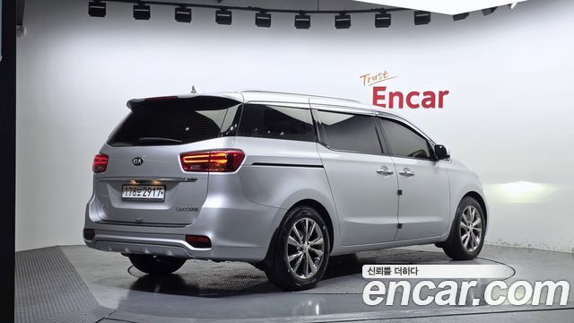 Kia Carnival Gasoline 7-Seater Limousine President — пробег 117 644 км — фото 2 из 5