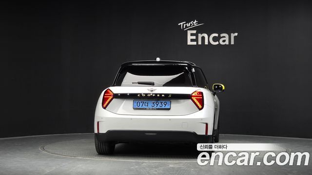 Mini Cooper SE Favoured — пробег 20 867 км — фото 4 из 5