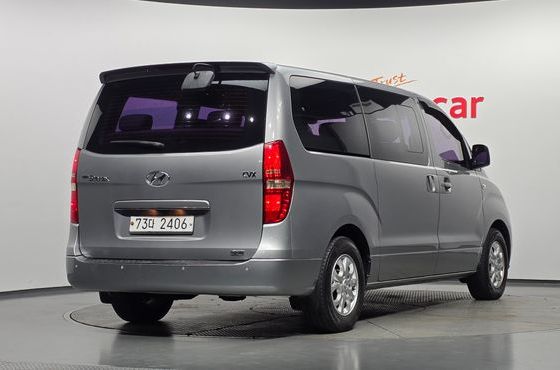 Hyundai Starex 12-Seater Wagon CVX Luxury — пробег 173 988 км — фото 2 из 5