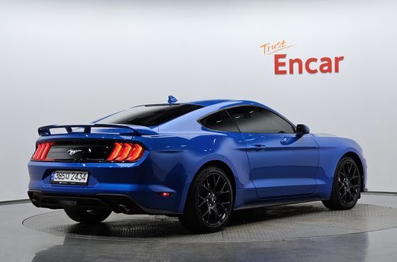Ford Mustang Coupe — пробег 43 869 км — фото 2 из 5