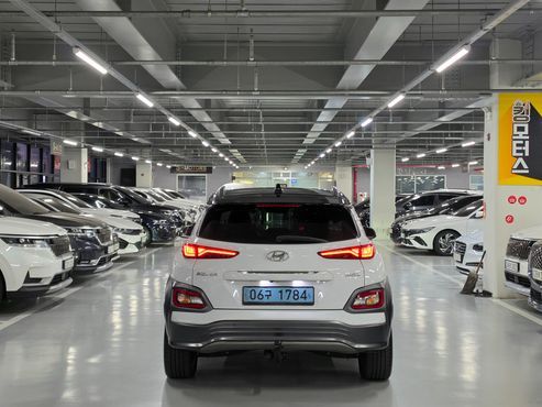 Hyundai Kona Premium — пробег 334 922 км — фото 5 из 5