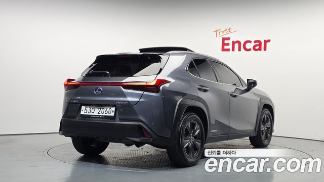 Lexus UX 2.0 2WD — пробег 60 769 км — фото 2 из 5