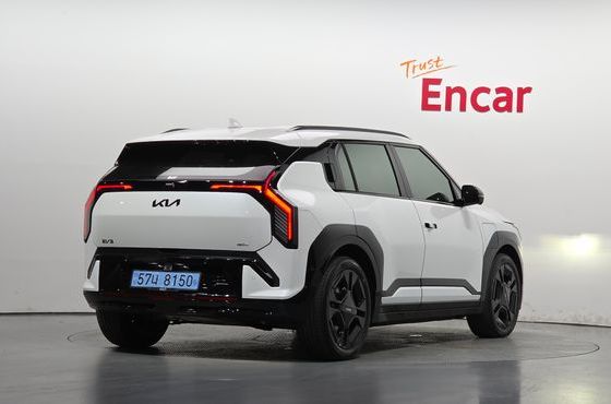 Kia EV3 Long Range 2WD GT Line — пробег 10 960 км — фото 2 из 5