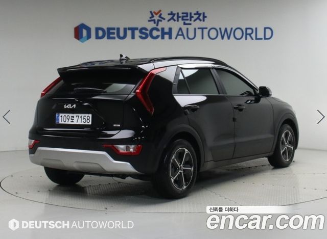 Kia Niro Prestige — пробег 14 815 км — фото 2 из 5