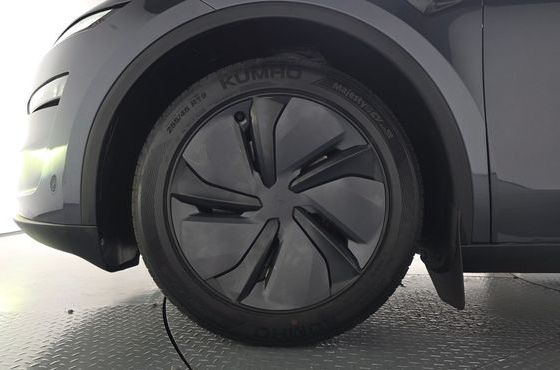 Tesla Model Y RWD — пробег 20 393 км — фото 5 из 5