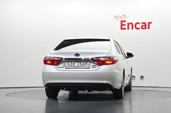 Toyota Camry Hybrid XLE — пробег 143 252 км — фото 4 из 5
