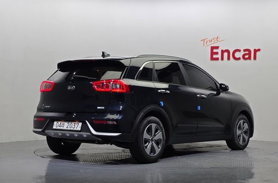 Kia Niro Prestige — пробег 42 789 км — фото 2 из 5