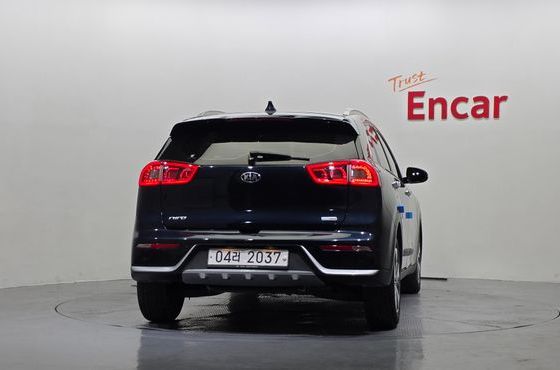 Kia Niro Prestige — пробег 42 789 км — фото 4 из 5