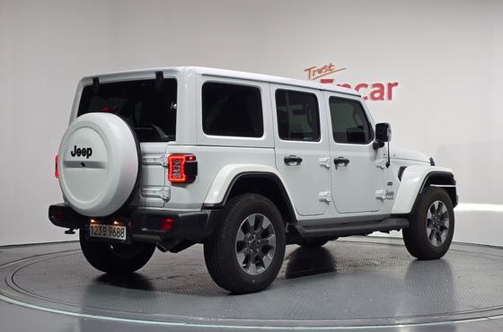 Jeep Wrangler 2.0 Overland 4Door — пробег 6 840 км — фото 2 из 5