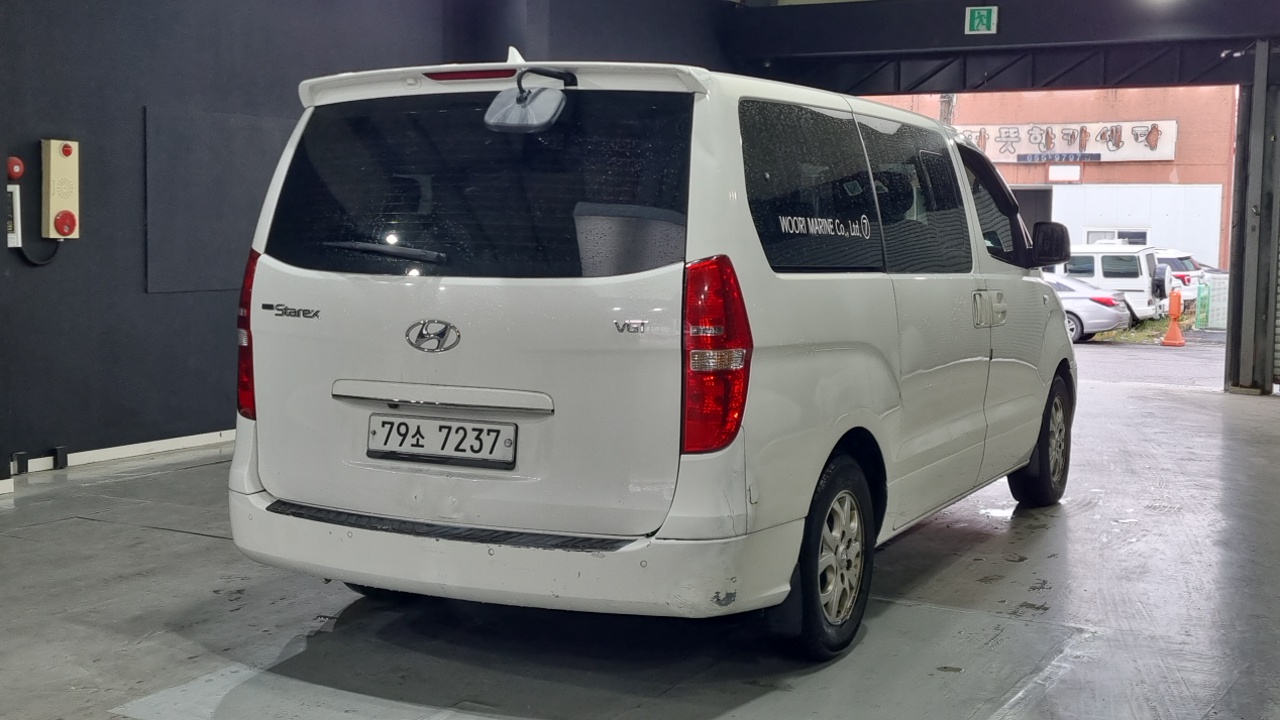 Hyundai Starex 12-Seater Wagon CVX Luxury — пробег 255 616 км — фото 2 из 5