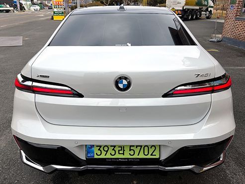 BMW 7-Series 740i xDrive M Sport — пробег 2 400 км — фото 5 из 5