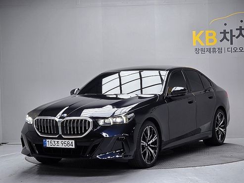 BMW 5-Series 530i xDrive M Sport — пробег 4 722 км — фото 1 из 5
