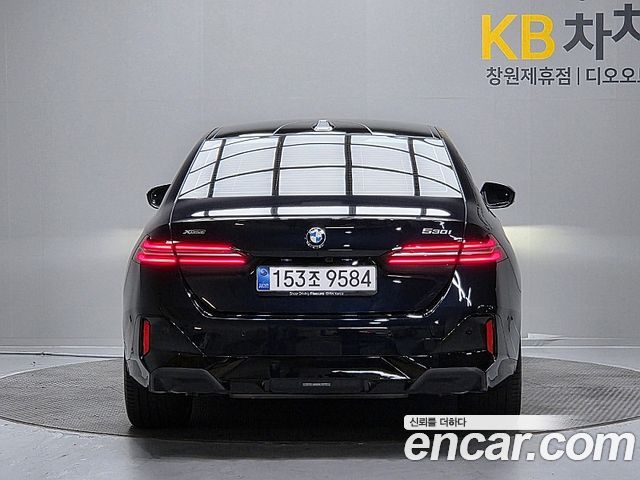 BMW 5-Series 530i xDrive M Sport — пробег 4 722 км — фото 4 из 5