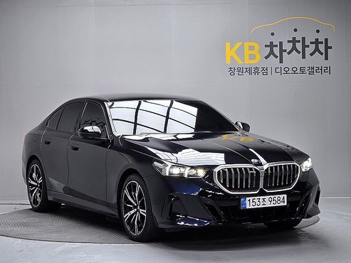 BMW 5-Series 530i xDrive M Sport — пробег 4 722 км — фото 5 из 5