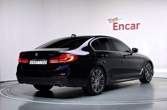 BMW 5-Series 530i xDrive M Sport Package Plus — пробег 68 311 км — фото 2 из 5