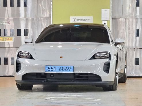 Porsche Taycan GTS — пробег 8 700 км — фото 1 из 5