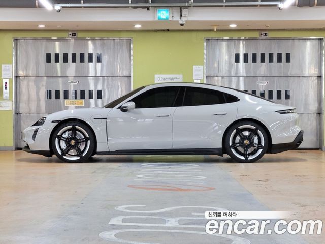 Porsche Taycan GTS — пробег 8 700 км — фото 2 из 5