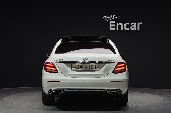 Mercedes-Benz E-Class E300 4MATIC Exclusive — пробег 65 063 км — фото 4 из 5