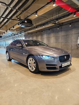 Jaguar XE 20d Prestige — пробег 120 000 км — фото 2 из 5