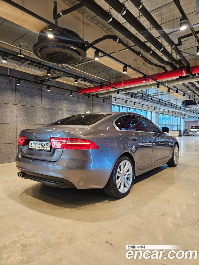 Jaguar XE 20d Prestige — пробег 120 000 км — фото 5 из 5