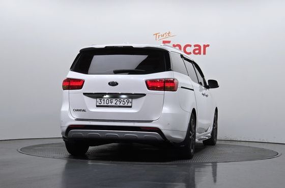 Kia Carnival 9-seater Prestige — пробег 124 363 км — фото 4 из 5
