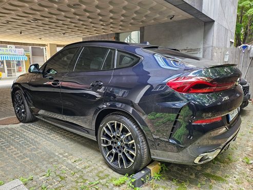 BMW X6 xDrive40i M Sport — пробег 1 905 км — фото 2 из 5