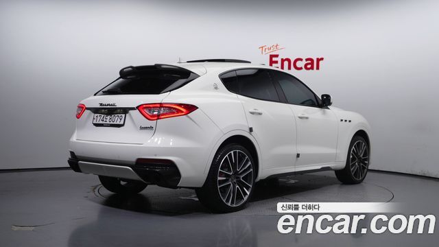 Maserati Levante из Кореи Encar
