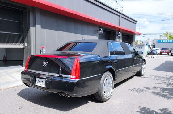 Cadillac DTS 4.6 Limousine — пробег 17 965 км — фото 2 из 5