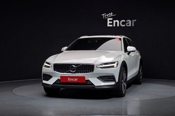 Volvo V60 T5 Pro AWD — пробег 70 447 км — фото 3 из 5