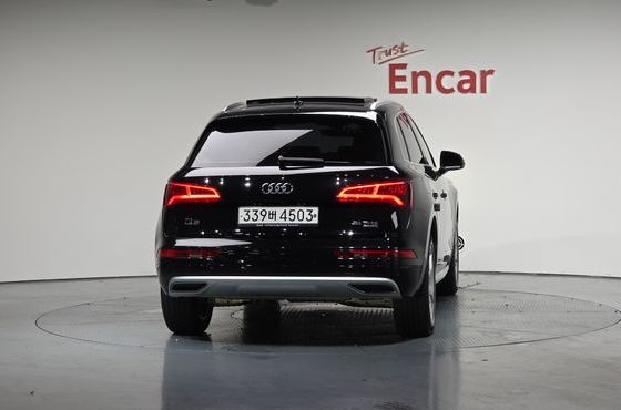 Audi Q5 45 TFSI Quattro Premium — пробег 70 557 км — фото 4 из 5