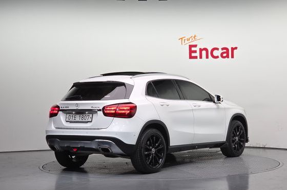 Mercedes-Benz GLA-Class GLA250 4MATIC — пробег 70 028 км — фото 2 из 5