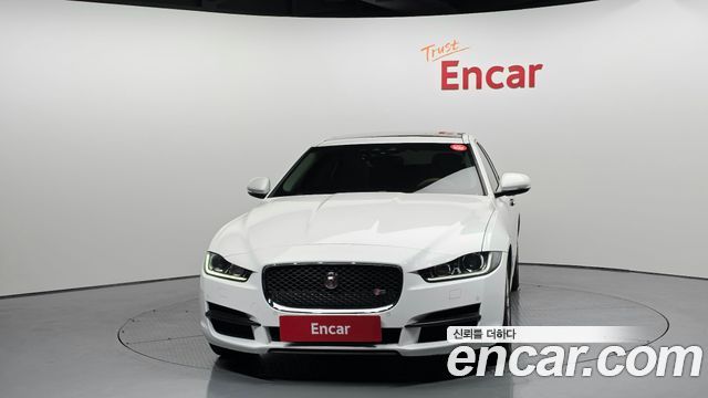 Jaguar XE 20d Prestige — пробег 110 939 км — фото 3 из 5