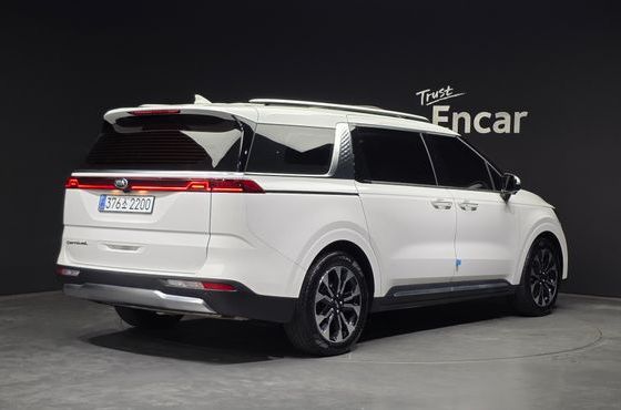 Kia Carnival 9-Seater Signature — пробег 76 572 км — фото 2 из 5