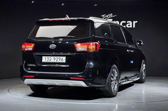Kia Carnival Gasoline 9-seater Noblesse — пробег 122 058 км — фото 2 из 5
