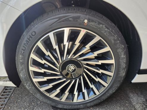 Hyundai Grandeur 2,5 Gasoline 2WD Calligraphy — пробег 650 км — фото 5 из 5