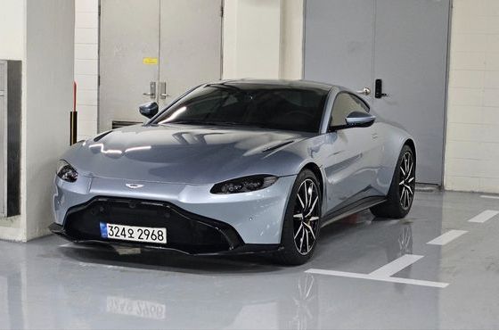 Astonmartin Vantage 4.0 V8 Coupe — пробег 7 000 км — фото 1 из 5