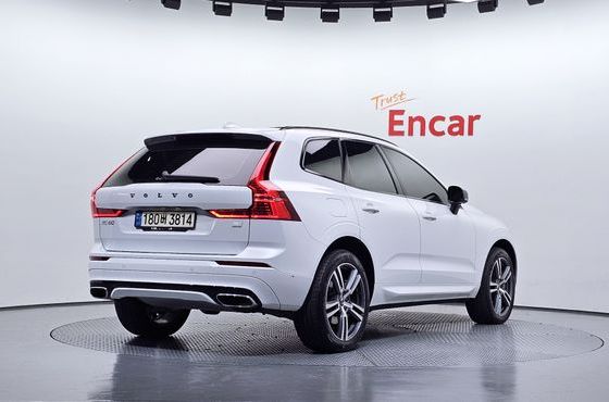 Volvo XC60 T8 R-Design — пробег 40 048 км — фото 2 из 5