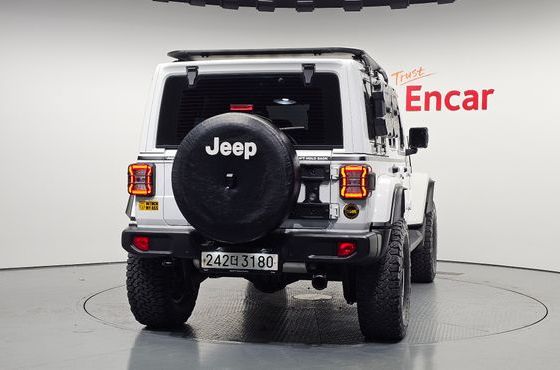 Jeep Wrangler 2.0 Overland 4Door 80th Edition — пробег 69 068 км — фото 4 из 5
