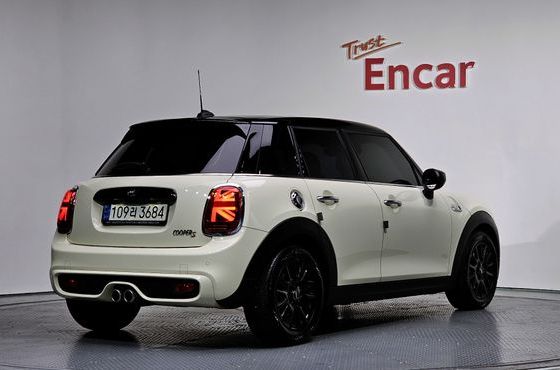 Mini Cooper 5Door Standard 3rd — пробег 53 367 км — фото 2 из 5