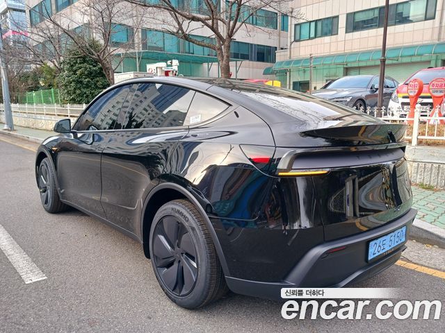 Tesla Model Y RWD — пробег 765 км — фото 4 из 5
