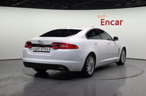 Jaguar XF 2.2D Luxury X250 — пробег 185 310 км — фото 2 из 5